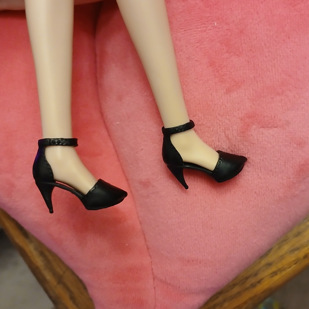 NWOB Collectible Barbie Fashionista Doll #110. - Picture 3 of 6